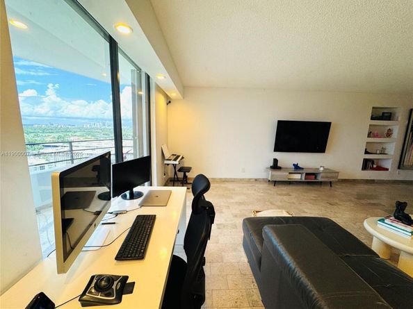 Undisclosed Address #A11900007, Hallandale Beach FL 33009