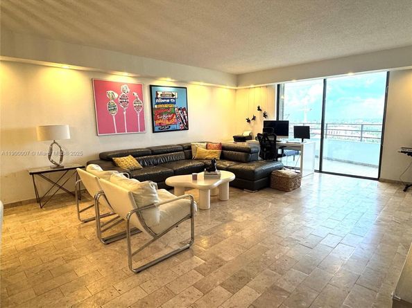 Undisclosed Address #A11900007, Hallandale Beach FL 33009