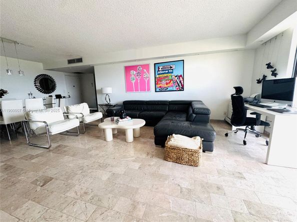 Undisclosed Address #A11900007, Hallandale Beach FL 33009
