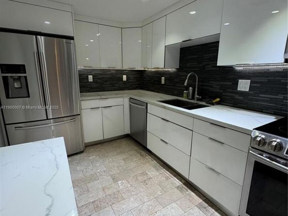 Undisclosed Address #A11900007, Hallandale Beach FL 33009