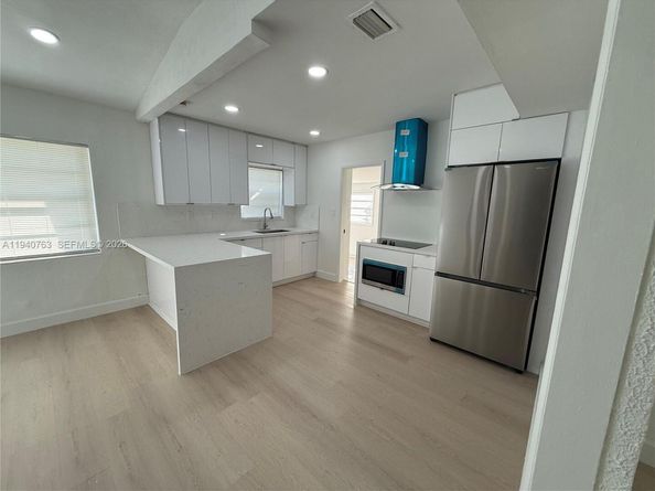 Undisclosed Address #A11940763, Hollywood FL 33023