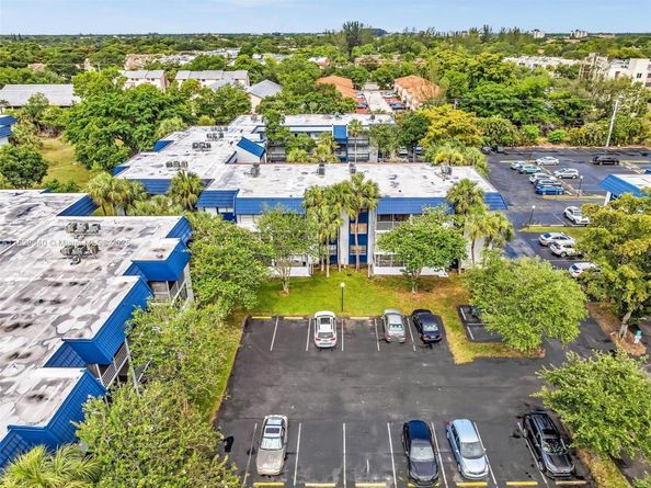 3210 Holiday Springs Blvd 2302, Margate FL 33063