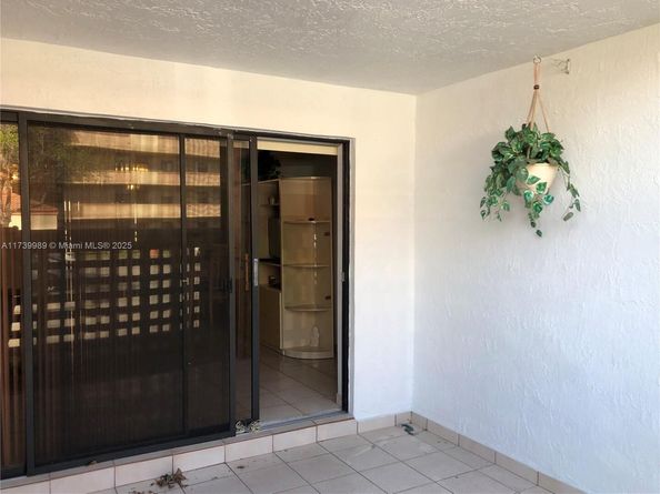 10249 NW 9th St Cir 1108, Miami FL 33172