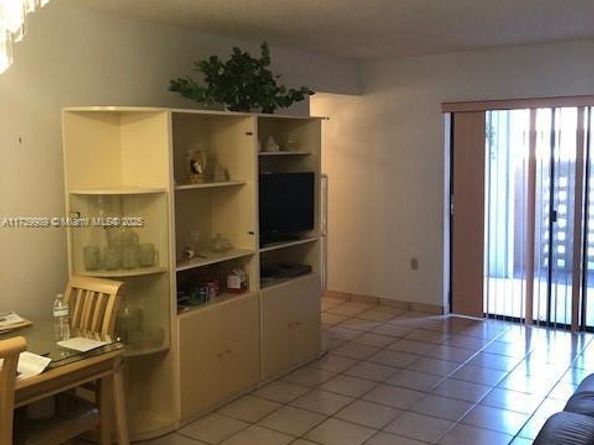 10249 NW 9th St Cir 1108, Miami FL 33172