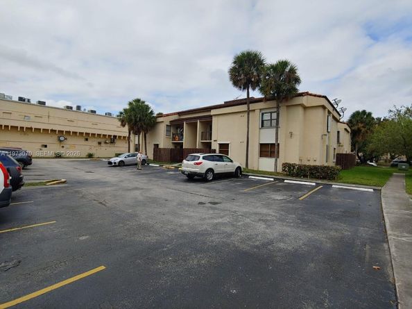 690 W Park Dr 2204, Miami FL 33172