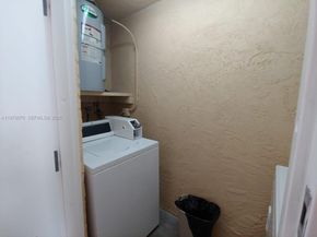 690 W Park Dr 2204, Miami FL 33172