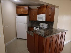 690 W Park Dr 2204, Miami FL 33172