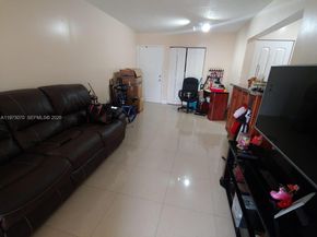 690 W Park Dr 2204, Miami FL 33172