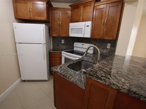 690 W Park Dr 2204, Miami FL 33172