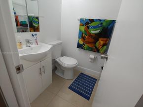 690 W Park Dr 2204, Miami FL 33172