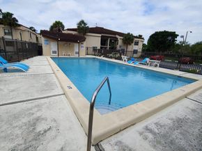 690 W Park Dr 2204, Miami FL 33172