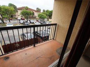 690 W Park Dr 2204, Miami FL 33172