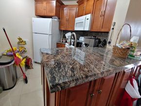 690 W Park Dr 2204, Miami FL 33172