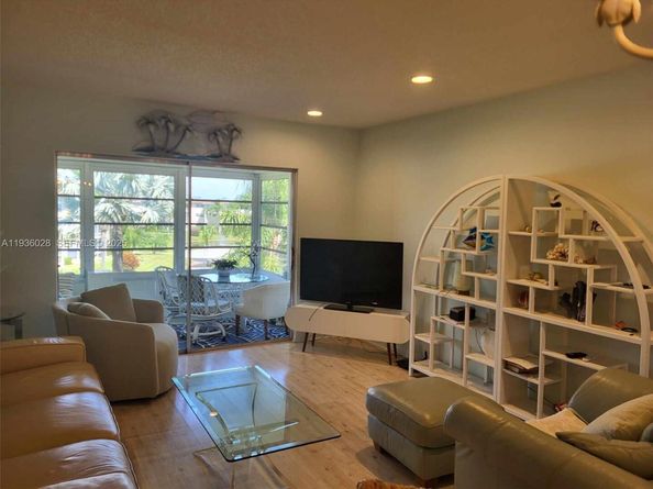 4701 NW 34th St 604, Lauderdale Lakes FL 33319