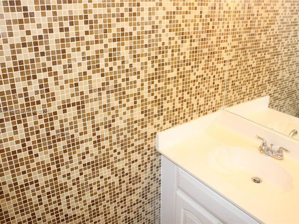 180 Riviera Cir 305, Weston FL 33326