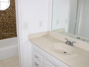 180 Riviera Cir 305, Weston FL 33326