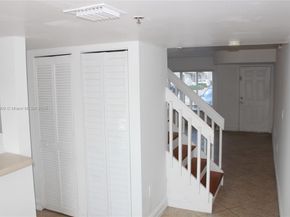 180 Riviera Cir 305, Weston FL 33326