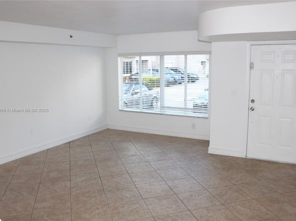 180 Riviera Cir 305, Weston FL 33326