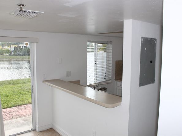 180 Riviera Cir 305, Weston FL 33326