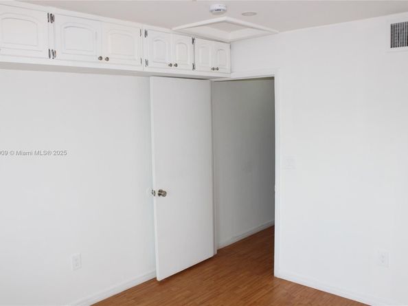 180 Riviera Cir 305, Weston FL 33326