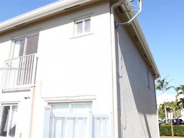 180 Riviera Cir 305, Weston FL 33326