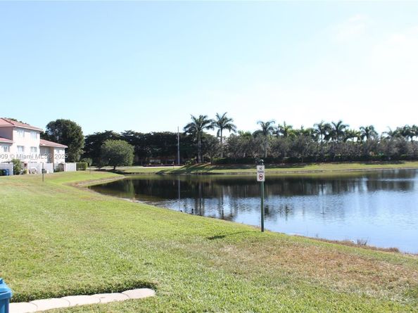 180 Riviera Cir 305, Weston FL 33326