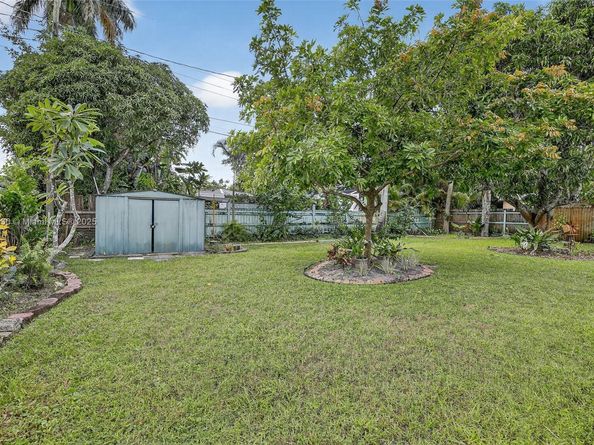 160 NW 34th St, Oakland Park FL 33309