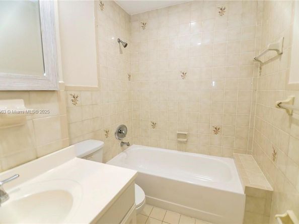 1654 NE 151st St, Miami FL 33162