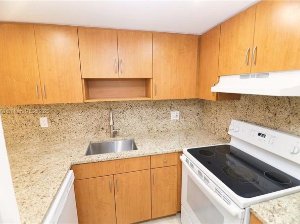 1654 NE 151st St, Miami FL 33162
