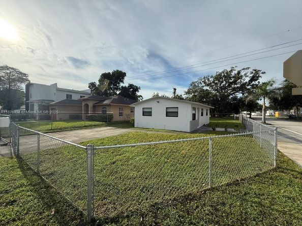 2798 NW 9th Pl, Fort Lauderdale FL 33311
