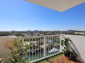 2000 NE 135th St 908, North Miami FL 33181