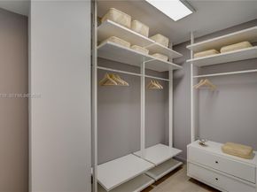 2000 NE 135th St 908, North Miami FL 33181