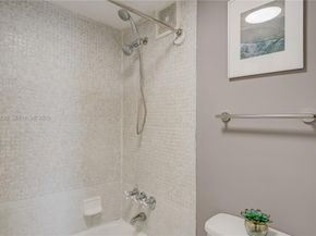 2000 NE 135th St 908, North Miami FL 33181