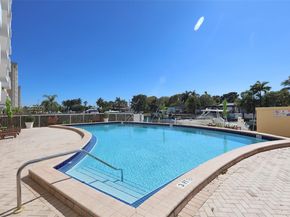 2000 NE 135th St 908, North Miami FL 33181