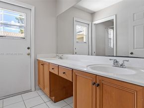 798 Verona Lake Dr, Weston FL 33326