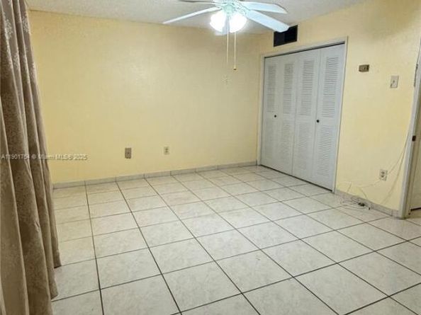 160 NE 203rd Ter E20, Miami Gardens FL 33179