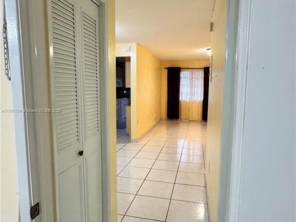 160 NE 203rd Ter E20, Miami Gardens FL 33179