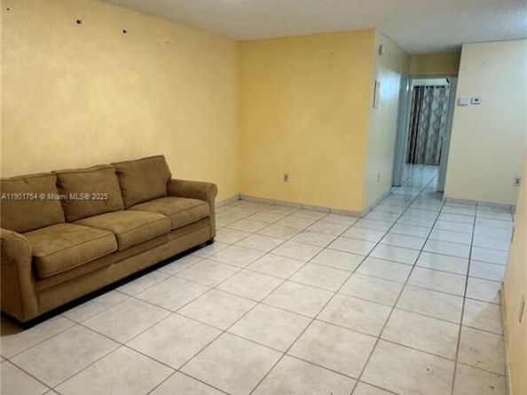 160 NE 203rd Ter E20, Miami Gardens FL 33179