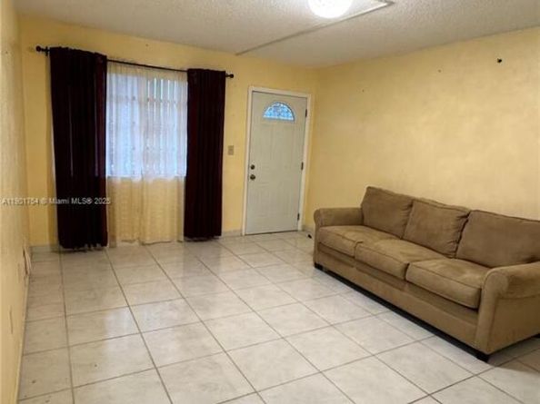 160 NE 203rd Ter E20, Miami Gardens FL 33179