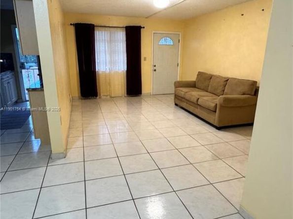 160 NE 203rd Ter E20, Miami Gardens FL 33179