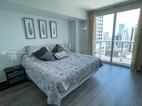55 SE 6th St 4004, Miami FL 33131