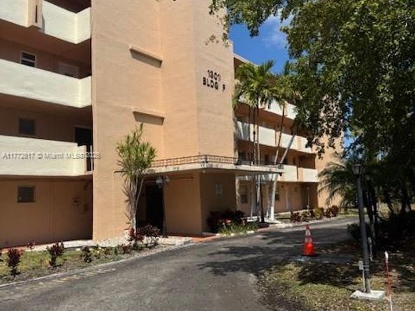 1301 NE 191st St F407, Miami FL 33179