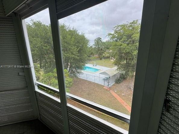 1301 NE 191st St F407, Miami FL 33179