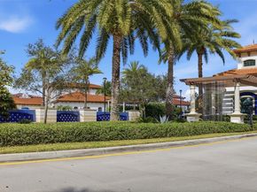 11652 SW 13th Ct, Pembroke Pines FL 33025