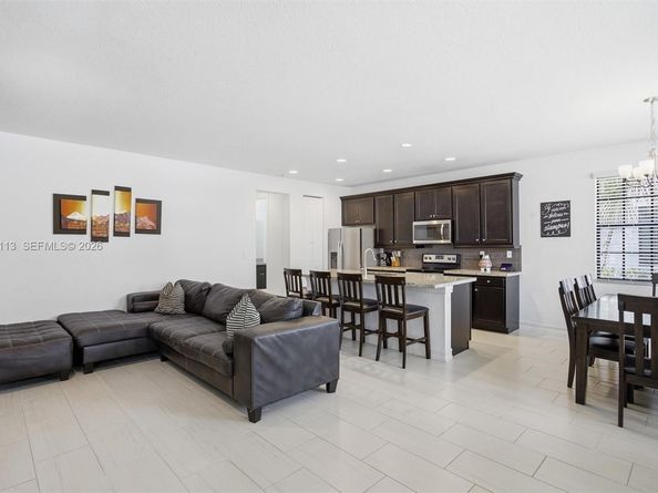 11652 SW 13th Ct, Pembroke Pines FL 33025