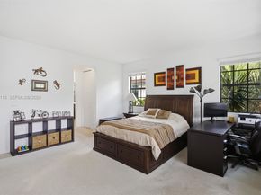 11652 SW 13th Ct, Pembroke Pines FL 33025