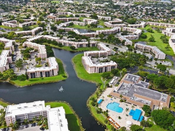 10402 Sunrise Lakes Blvd 103, Sunrise FL 33322