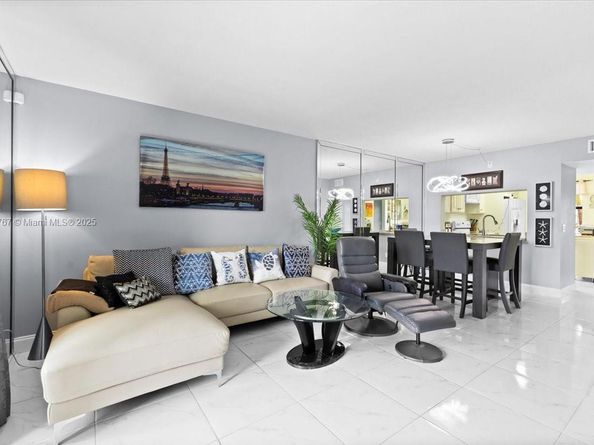 10402 Sunrise Lakes Blvd 103, Sunrise FL 33322