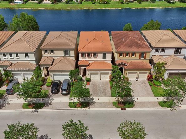 643 NE 191st Ter, Miami FL 33179