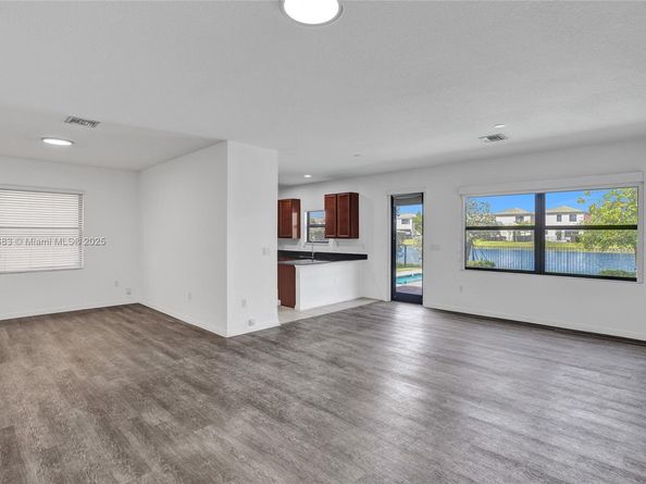 643 NE 191st Ter, Miami FL 33179